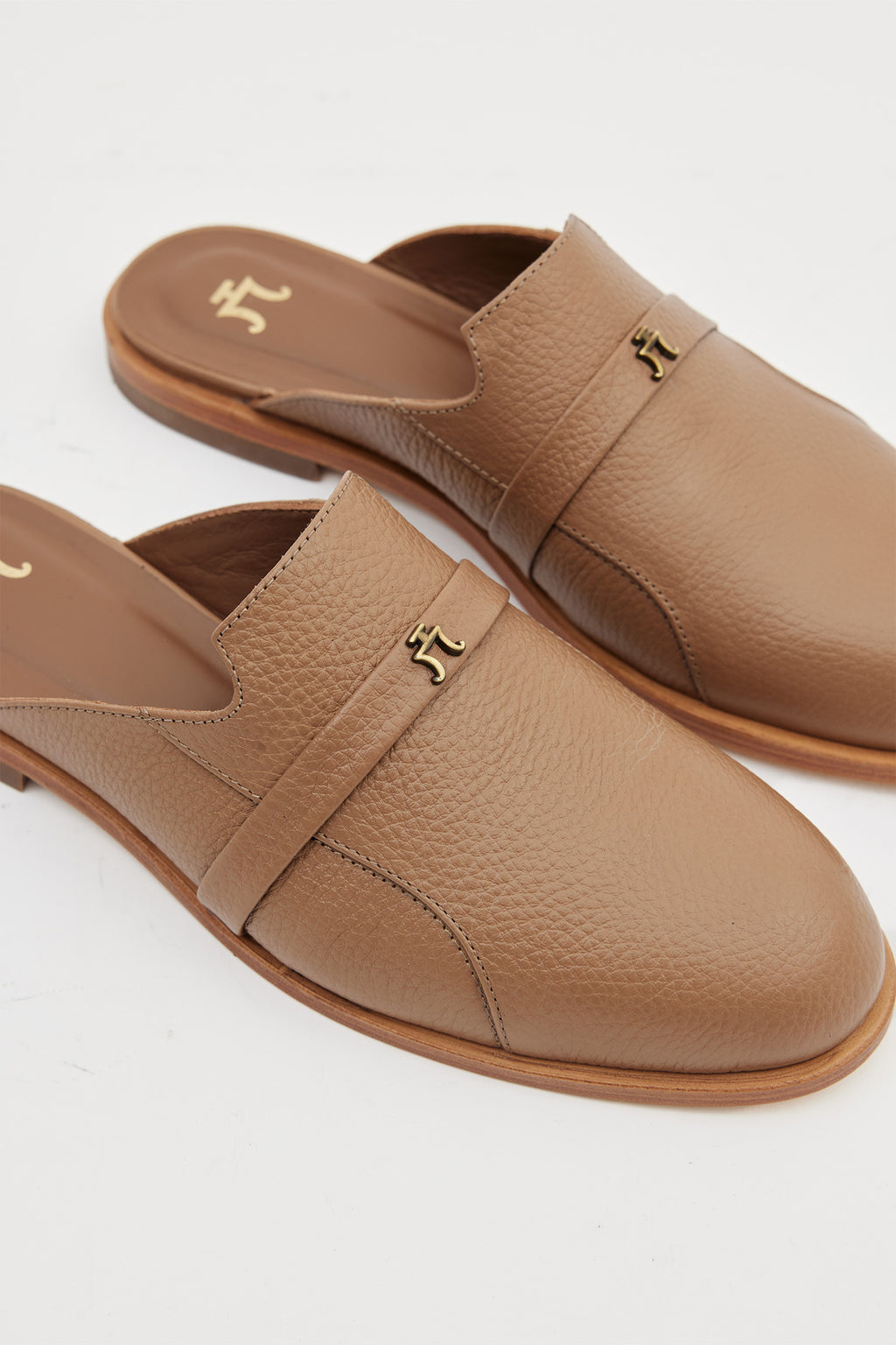 Janik Mule - Tobacco